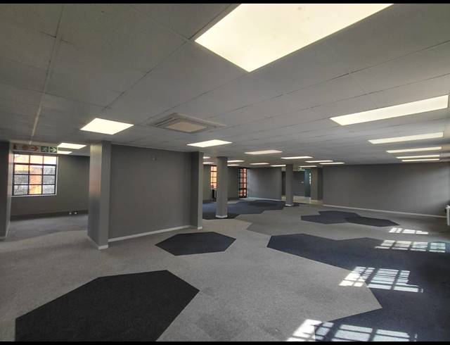 794M² OFFICE TO LET IN LYME PARK